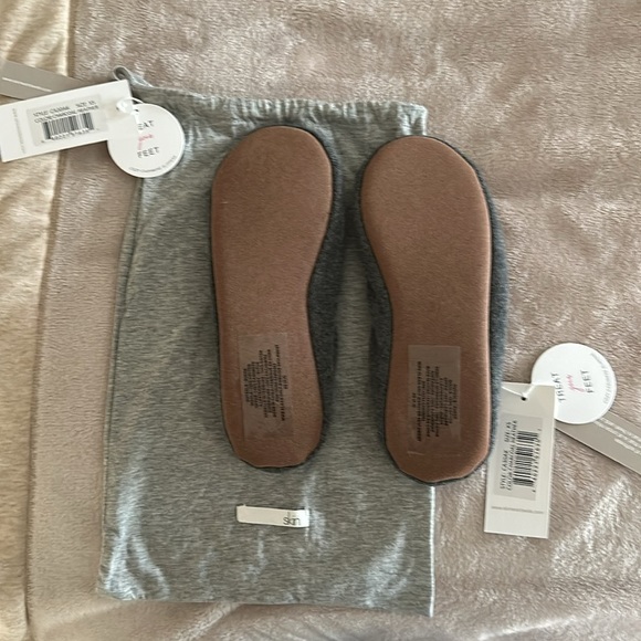 Skin Worldwide 100% Cashmere Slippers with Suede Sole - Picture 5 of 5